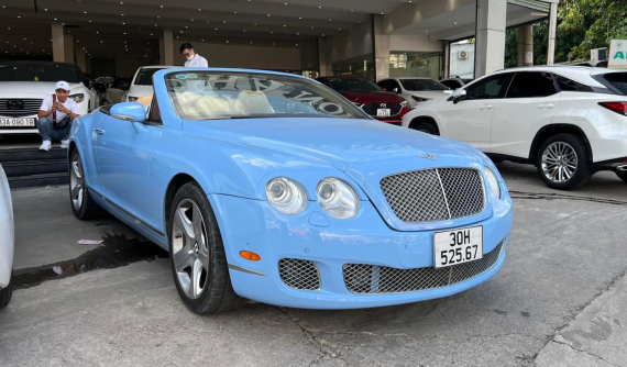 "Hoa hậu" Bentley Continental GTC hơn 15 năm tuổi liên tục được "sang tay"