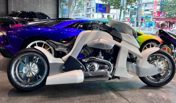 Tuấn Hưng chia tay "khủng long" V-Rex Travertson sau 5 tháng sở hữu