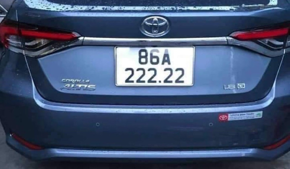 Bốc được biển số "ngũ quý 2", chủ xe Toyota Corolla Altis khẳng định sẽ bán nếu được giá
