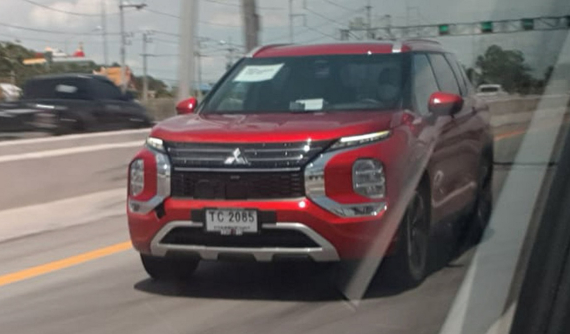 Mitsubishi Outlander 2022 xuất hiện "trần trụi" trên đường phố Thái Lan, chờ ngày về Việt Nam