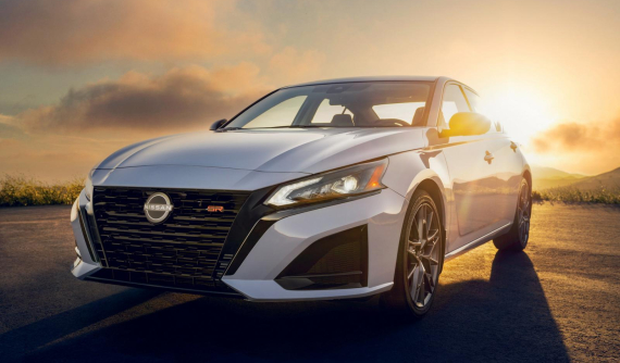 Nissan Altima 2023 "ra lò" với thiết kế thể thao hơn, phả hơi nóng lên Toyota Camry