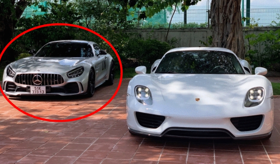 Không thích màu sơn gần nửa tỷ đồng, "Qua" Vũ cho xe Mercedes-AMG GT R dán bộ áo "ruột" của mình