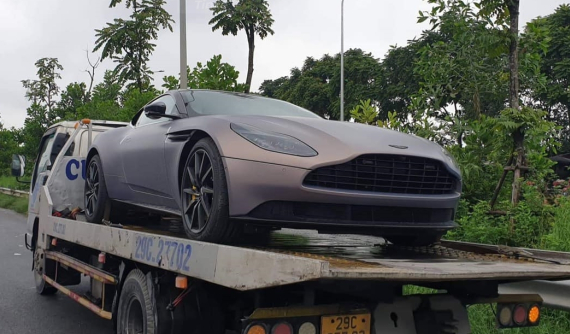 Aston Martin DB11 thứ 9 về nước với màu sơn không thể chê vào đâu được