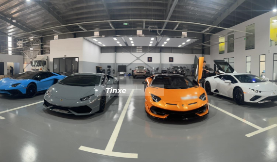 Dàn siêu xe Lamborghini đủ phiên bản của đại gia Việt tụ họp cùng nhau để "khám bệnh"