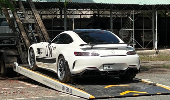 Xuất hiện hình ảnh siêu xe giới hạn Mercedes-AMG GT R Pro của "Qua" Vũ được mang đi bấm biển