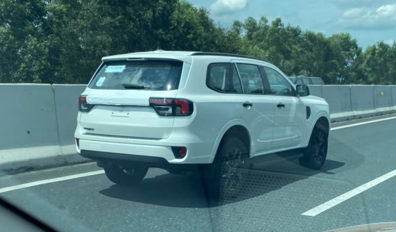 Video: Bắt gặp Ford Everest 2022 chạy thử trên đường phố Việt Nam, có cả bản Sport