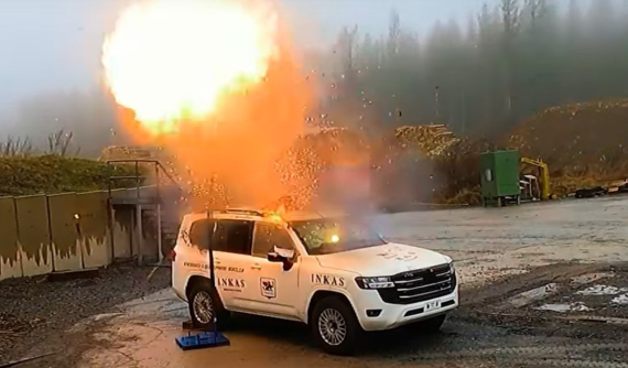 Video: Đây là cách người ta thử khả năng chống đạn của Toyota Land Cruiser 2022 bọc thép