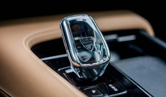 Khám phá cách hãng Volvo chế tạo cần số pha lê tuyệt đẹp cho ô tô