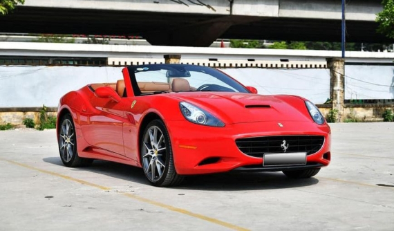 Ferrari California hơn 12 năm tuổi được rao bán bằng các siêu xe Ferrari 488 biển CV
