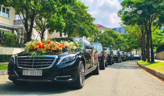 Dàn xe sang biển đẹp tham dự buổi rước dâu của đại gia Sài thành