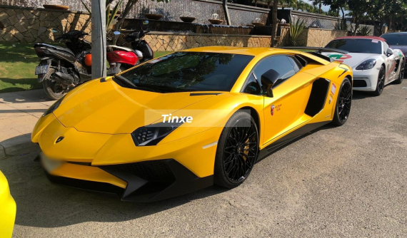 Siêu xe Lamborghini Aventador SV xuất hiện tại Nha Trang cùng hàng chục xe BMW, Audi, Mercedes-Benz đủ phiên bản