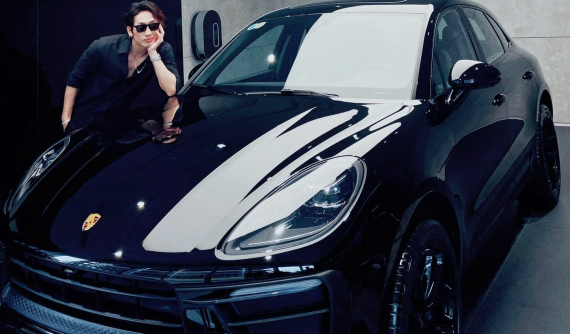 Video: Nam diễn viên Tuấn Trần nhận bàn giao xe Porsche Macan 2022 sau 1 năm đặt hàng, giá từ 2,9 tỷ đồng