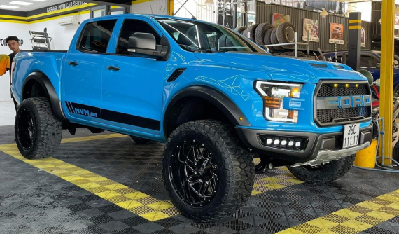 Dân chơi bỏ ra nửa tỷ đồng để độ Ford Ranger biển "ngũ quý" 1 lên body kit siêu bán tải Ford F-150 Raptor