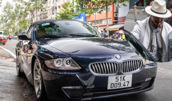"Qua" Vũ lần đầu cầm lái xe BMW Z4 E85 trên đường