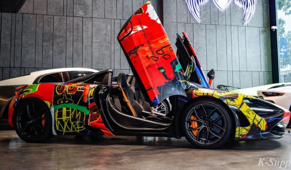 Mới thay áo độc đáo, siêu xe McLaren 720S Spider bị bắt gặp nằm chờ khách tại showroom bán xe Sài thành