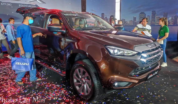 Isuzu mu-X thế hệ mới chính thức ra mắt tại Việt Nam, giá cao nhất 1,19 tỷ đồng