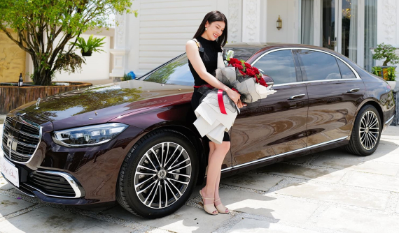 "Ngọc nữ bolero" Lily Chen lại gây choáng khi tậu xe sang Mercedes-Benz S450 2022, màu sơn có giá 240 triệu đồng