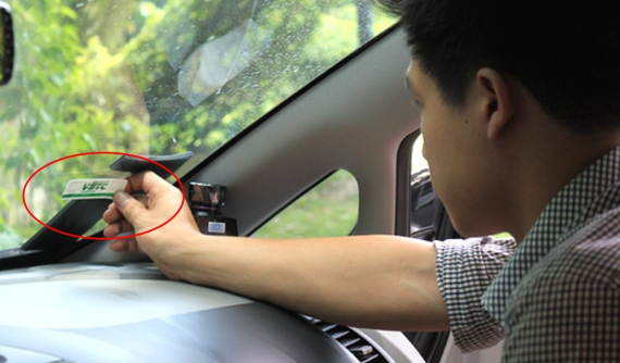 Tranh luận nên dán thẻ VETC hay ePass, dân tình chỉ ra điểm bất cập của từng loại