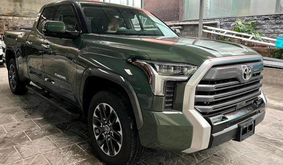 Xe bán tải hạng nặng Toyota Tundra Limited 2022 đầu tiên về Việt Nam đã làm xong các thủ tục thông quan
