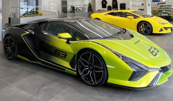 Điều gì làm nên màu sơn đắt đỏ trị giá 300 triệu của Lamborghini Urus ở Việt Nam?