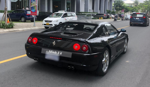 Video: "Ngựa cổ" Ferrari F355 Berlinetta bất ngờ lăn bánh tại Việt Nam
