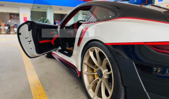 Doanh nhân Sài thành thay áo mới cho siêu xe Porsche 911 GT2 RS có giá hơn 24 tỷ đồng