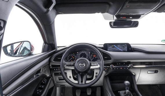 Nội thất của Mazda3 dễ dùng và ít gây mất tập trung cho người lái nhất