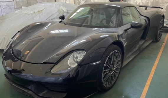 "Nối gót" theo cặp xe Koenigsegg, chiếc Porsche 918 Spyder này cũng là hàng lậu chờ ngày thanh lý