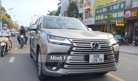 Doanh nhân Đồng Nai tậu SUV hạng sang Lexus LX600 2022, biển số cặp thần tài đẹp mắt
