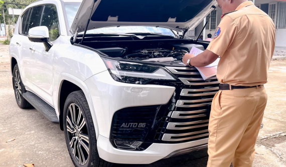 SUV hạng sang Lexus LX600 2022 xuất hiện tại tỉnh Trà Vinh