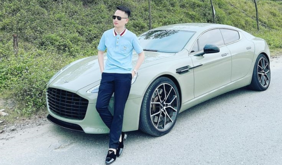 "Nữ hoàng" Aston Martin Rapide S biển tứ quý 9 của phó tổng giám đốc bệnh viện tại Nghệ An thay áo mới