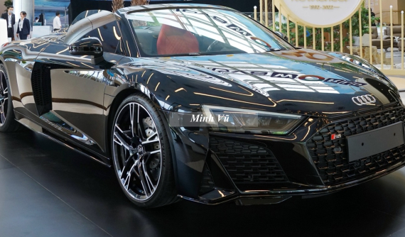 Audi R8 V10 Spyder 2022 về đội xe trăm tỷ đồng ở Sài thành, chủ nhân từng sở hữu 1 xe đời cũ mang biển "tứ quý" 8