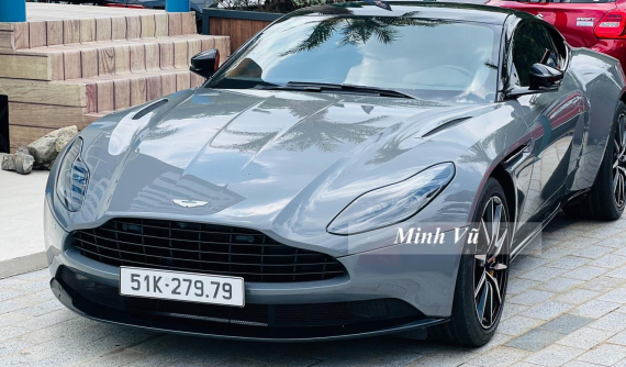 Aston Martin DB11 biển siêu đẹp xuất hiện cùng dàn xe trăm tỷ đồng tại Sài thành