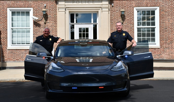 "Mê mẩn" trước loạt xe điện của cảnh sát Mỹ