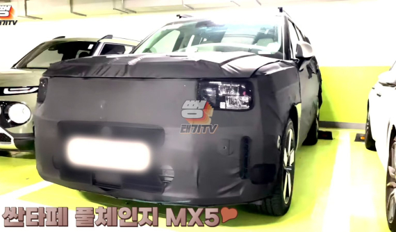 Lần đầu tiên bắt gặp Hyundai Santa Fe thế hệ mới, thiết kế vuông vức như Land Rover Defender