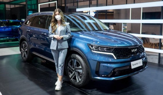 Cận cảnh Kia Sorento phiên bản tiết kiệm xăng mới ra mắt Đông Nam Á, giá không rẻ