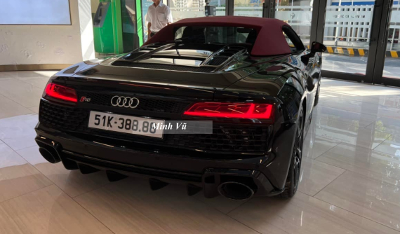 Audi R8 V10 Spyder Facelift của doanh nhân Sài thành đeo biển số "tứ quý" 8