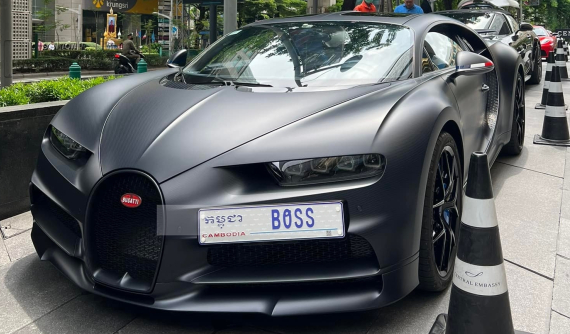 Video: Siêu phẩm Bugatti Chiron Sport 110 Ans Edition mang biển số Campuchia trên đường phố Thái Lan