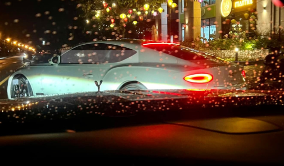 Nghi vấn vợ chồng Cường "Đô-la" tậu Bentley Continental GT thế hệ mới