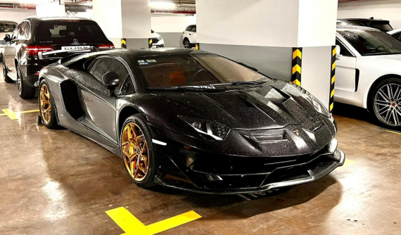 Siêu xe Lamborghini với ngoại hình bản giới hạn Aventador SVJ xuất hiện tại Sài thành