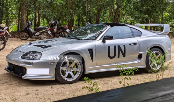 Bắt gặp Toyota Supra thế hệ thứ 4 của nhà sưu tầm xe lớn nhất Việt Nam ở Tây Nguyên