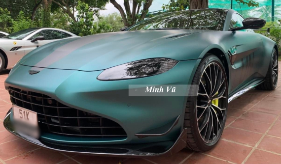 Ông Đặng Lê Nguyên Vũ nhận bàn giao Aston Martin Vantage F1 Edition độc nhất Việt Nam