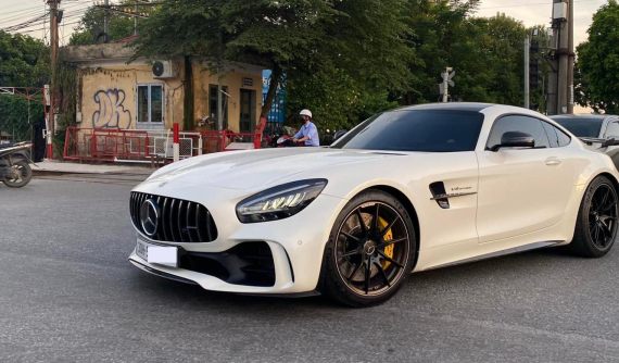 Siêu xe Mercedes-AMG GT R đầu tiên định cư tại Hà Nội