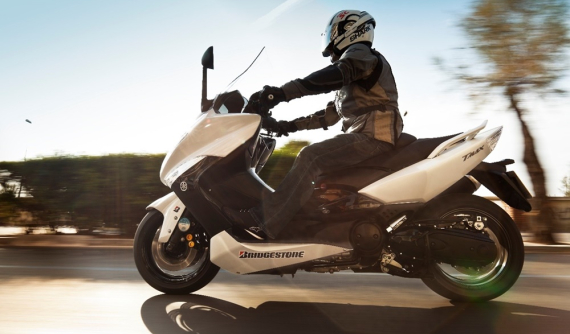 Bridgestone lần đầu tiên ra mắt sản phẩm lốp dành cho xe tay ga cao cấp tại Việt Nam