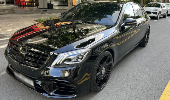 Chủ nhân "cải lão hoàn đồng" cho xe Mercedes-Benz S400 qua 2 bản độ khác nhau