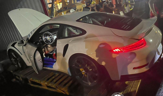 Chiếc Porsche 911 GT3 RS được giấu trong container chứa phụ tùng ô tô để nhập lậu