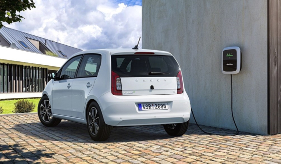 Người thuê nhà gặp khó khăn khi dùng ô tô điện vì không có chỗ sạc tại nhà