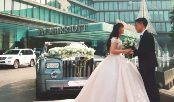 Khám phá Rolls-Royce Phantom trong đám cưới của cô gái Bắc Giang đang hot trên mạng xã hội