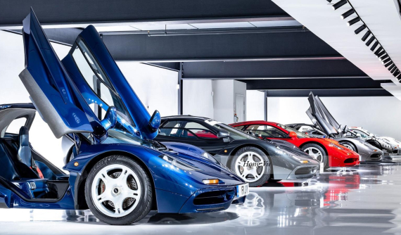 13 chiếc xe McLaren F1 với tổng trị giá  6,6 nghìn tỷ đồng tụ tập trong dịp siêu đặc biệt
