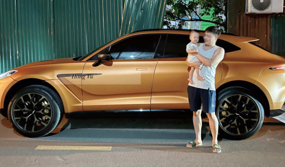 Aston Martin DBX màu độc âm thầm xuất hiện tại Việt Nam của cô gái ngành thẩm mỹ